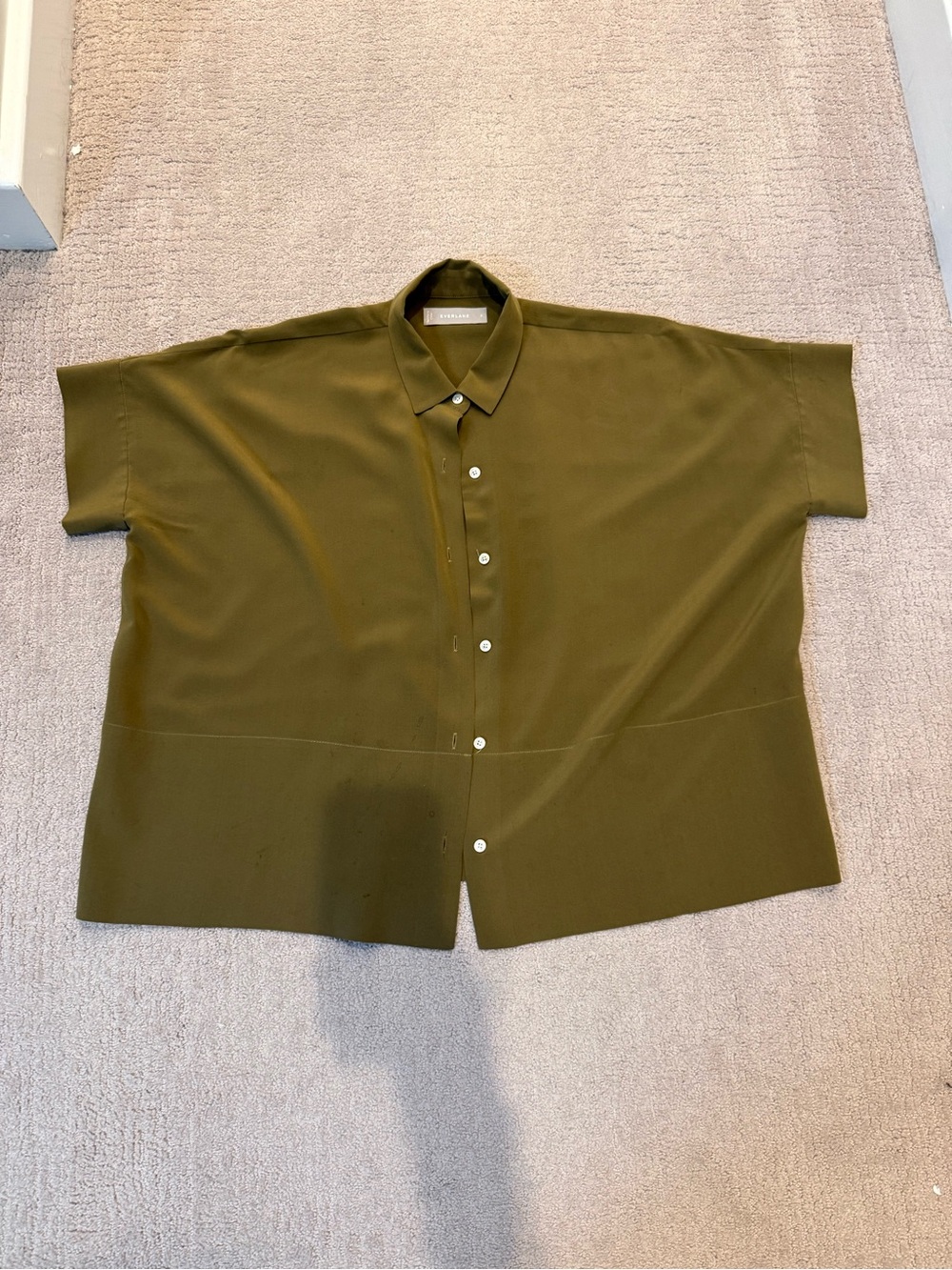 Everlane The Boxy Shirt in Washable Silk Olive Short Sleeve Button Down